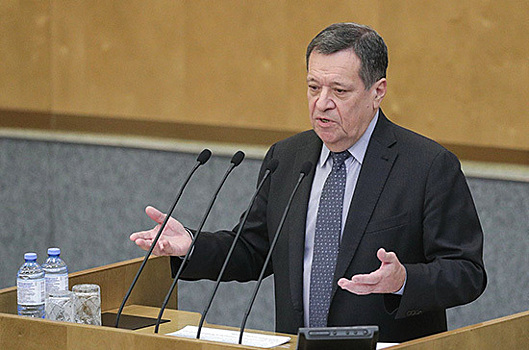 Макаров призвал не поддаваться панике из-за колебаний цен на нефть