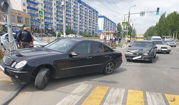 Под Волгоградом водитель «Мерседеса» спровоцировал ДТП
