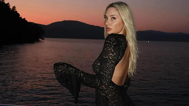 Наталья Рудова похвасталась рельефным прессом