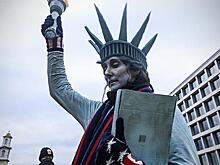 Размахивая кулаками, Америка движется к катастрофе