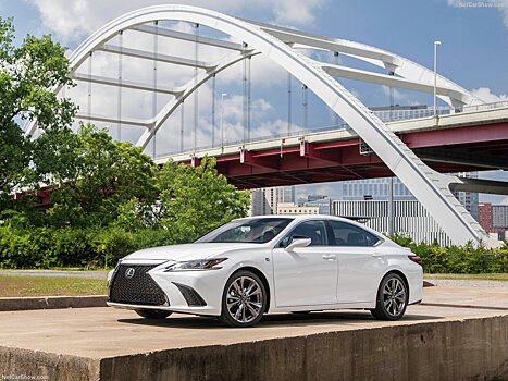 Первые тесты Lexus ES 300h: точная управляемость и комфортабельная подвеска