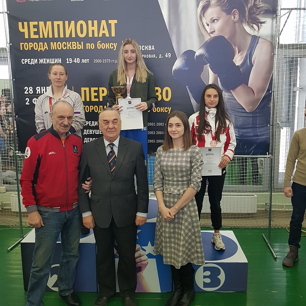 Три золотые медали получили студентки из Измайлова на чемпионате Москвы по боксу