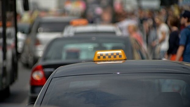В Москве таксист провез перепачканного пассажира в багажнике