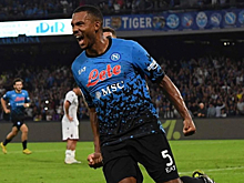 "Наполи" в результативном матче обыграл "Болонью"