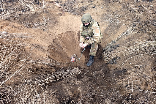 Как российские саперы зачищают в Донбассе оставшиеся от ВСУ "поля смерти"