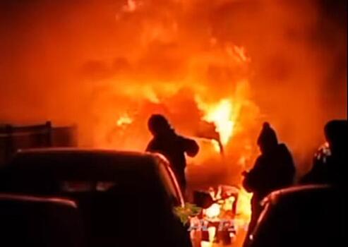 Машины продолжают гореть по ночам в Новосибирске