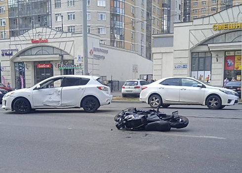 В центре Екатеринбурга сбили мотоциклиста