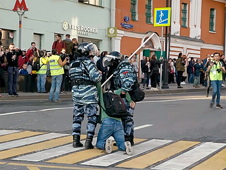 Более 250-ти человек задержали накануне в Москве после новой акции за свободные выборы