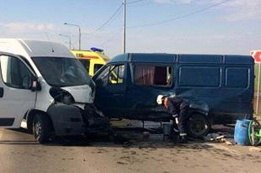 Один человек пострадал при столкновении «ГАЗели» и микроавтобуса на Дону