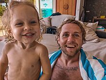 Влад Соколовский и его двухлетняя дочь сделали одинаковые татуировки