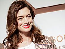 "Снимая ремейки, мы меняем культуру". Энн Хэтэуэй — о равноправии, семье и карьере