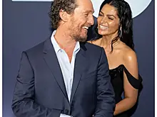 Как превратить хулигана и бабника в идеального семьянина? История любви Мэтью Макконахи и Камилы Алвес