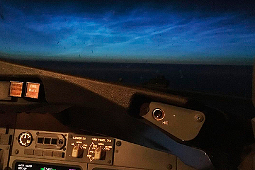 Российский пилот сфотографировал серебристые облака