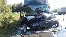 На Серовском тракте автобус протаранил «шестёрку»: погиб водитель ВАЗа