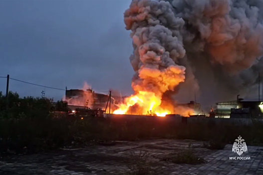 В Ярославле начался крупный пожар, слышны взрывы