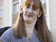 Самая высокая женщина в мире впервые полетела на самолете