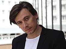 Руслан Алехно унёс девушку со сцены на руках