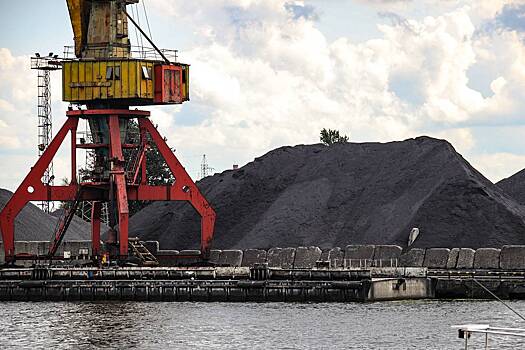 Поставки российского угля за рубеж упали