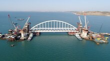 Арки Крымского моста взлетели над Керчью