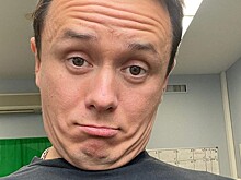 «Для меня это днище. Женатый и замужняя», — жена Соболева пришла в ярость, увидев, как муж развлекается на коленях Седоковой