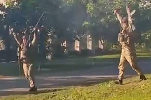 Появилось видео боя добровольцев с автоматами против дрона ВСУ в российском регионе