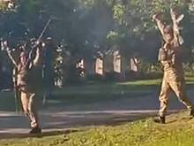 Появилось видео боя добровольцев с автоматами против дрона ВСУ в российском регионе