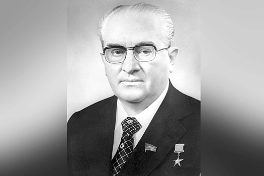 В Москве открыт памятник Юрию Андропову