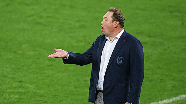 Слуцкий исполнит рождественскую песню на английском