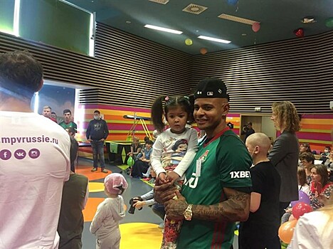 Ари и другие спортсмены встретились с онкологически больными детьми