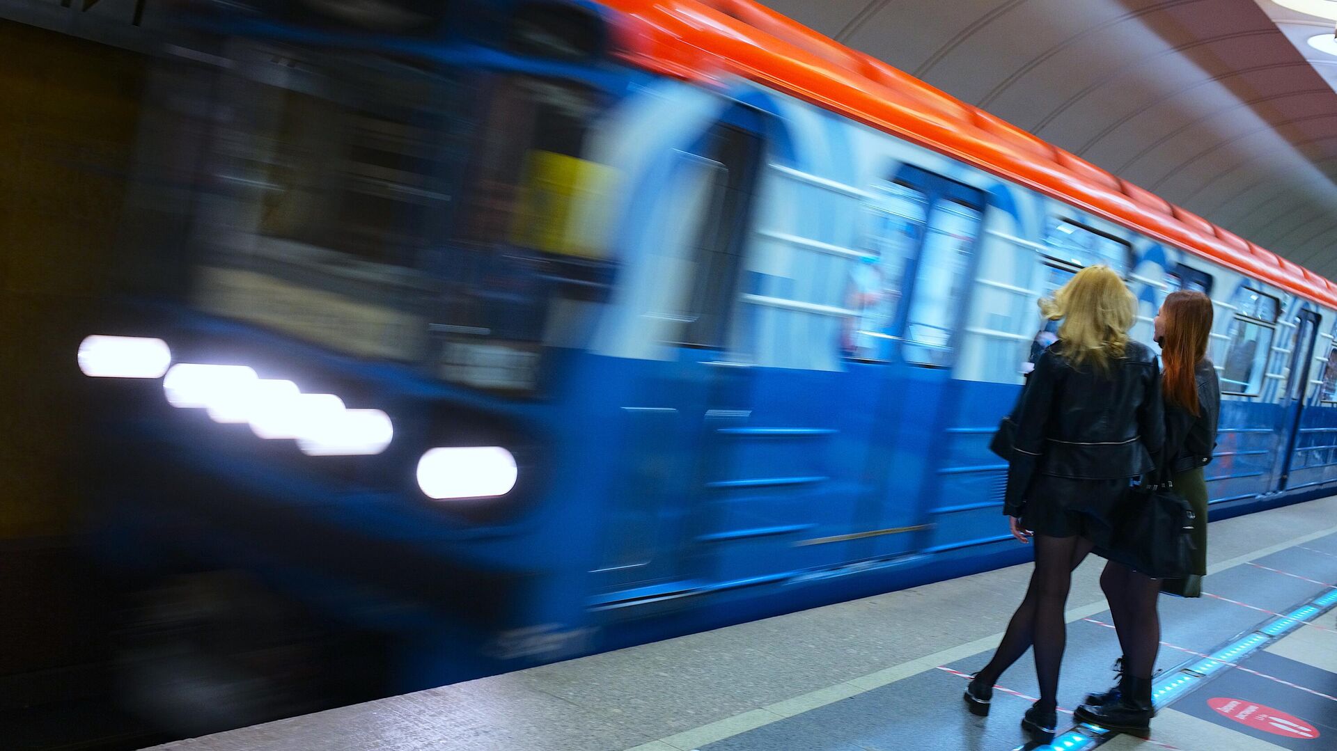 В метро Москвы начали тестировать новые указатели направления движения пассажиров