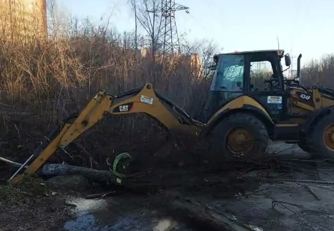 Сотрудники МАСС устранили два затора на реке 2-я Ельцовка в Новосибирске