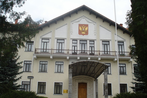 Захарова: нападение на посольство РФ в Вильнюсе — результат русофобской политики