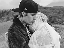 Любовь бесценна: Хейли Бибер носит новое обручальное кольцо за $1,5 млн