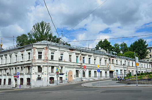 Особняки, доходные дома, общежития и палаты. Какие исторические здания можно купить в Москве и сколько они стоят