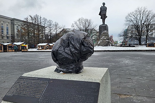 В Нижнем Новгороде вандалы украли копию памятника Максиму Горькому