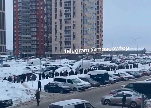 Россияне нашли объяснение километровой очереди на транспорт в Подмосковье