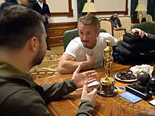 Американский комик Тревор Ноа высмеял Зеленского за видео с "Оскаром" Шона Пенна