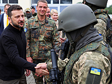 «Дедовские роты» вместо армии: Киев бросает на фронт взяточников и пенсионеров