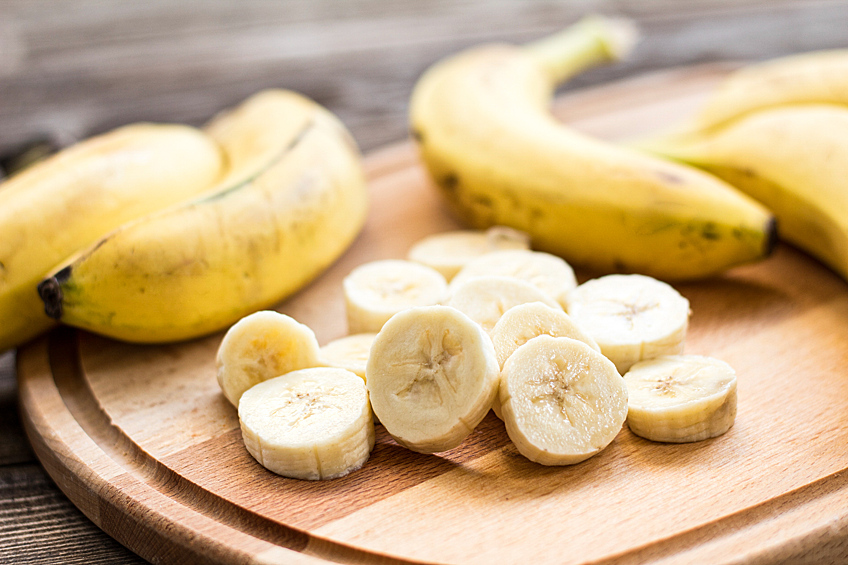 Однажды производители бананов уже пострадали от ужасной болезни, практически уничтожившей самый популярный сорт этого фрукта «Большой Майк». Теперь «Панамская болезнь» угрожает самому массовому ныне сорту «Кавендиш», ранее устойчивому к штамму TR1 грибка Fusarium oxysporum. В мире распространяется новый штамм TR4, защиты от которого у растения нет.
