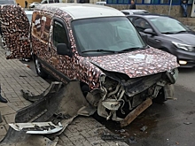 В Ростове машина без тормозов заехала в фонтан на набережной (видео)