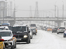 Власти Москвы призвали водителей отказаться от поездок на авто
