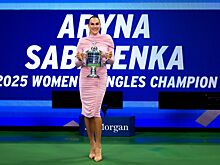 Арина Соболенко выложила фотографии с ужина с Бекхэмом и Шараповой