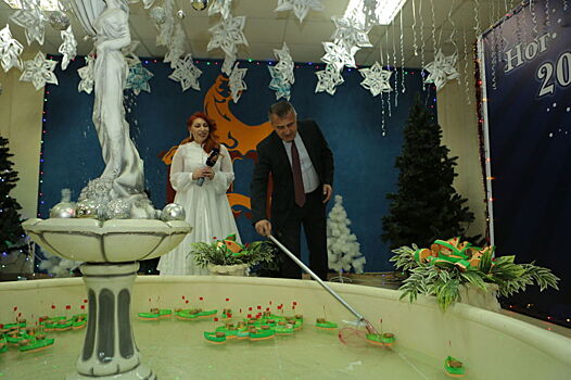 Президент Южной Осетии открыл новогоднюю акцию "Фонтан желаний"