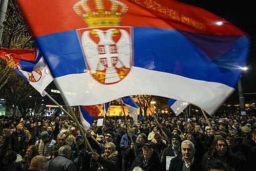 Песков заявил о попытках третьих сил провоцировать беспорядки в Сербии