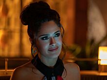 Дочь Сальмы Хайек устроила актрисе фотосессию в бикини