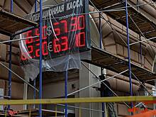 Рубль пробивает мартовские пороги