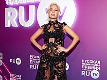 Экс-солистка группы «Серебро» появилась на публике в откровенном наряде