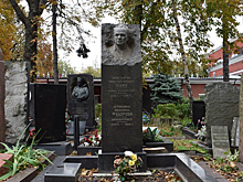 Мосгорнаследие взяло под охрану надгробие советского режиссера К.Юдина на Новодевичьем кладбище