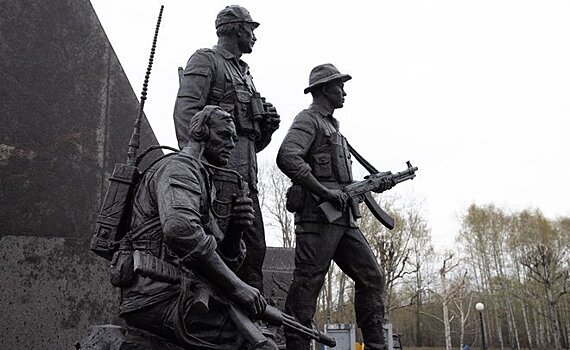 В Казани установили памятник воинам-интернационалистам за 22 млн рублей — сегодня состоится его открытие