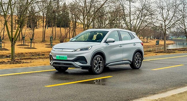 В Интернете показали китайский автомобиль BYD Yuan Plus с вентиляционными отверстиями в виде гантелей